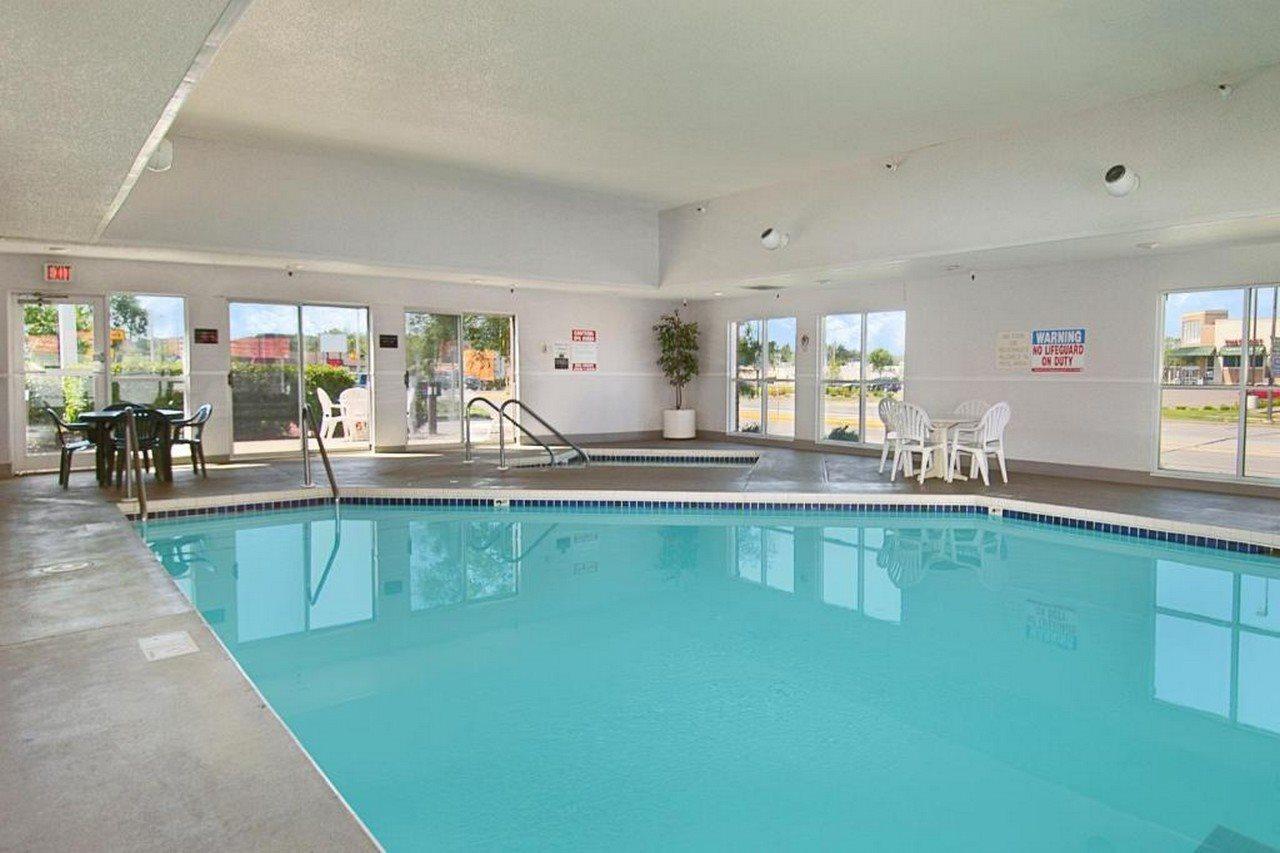 Мотель Super 8 By Wyndham Menomonie Wi Экстерьер фото
