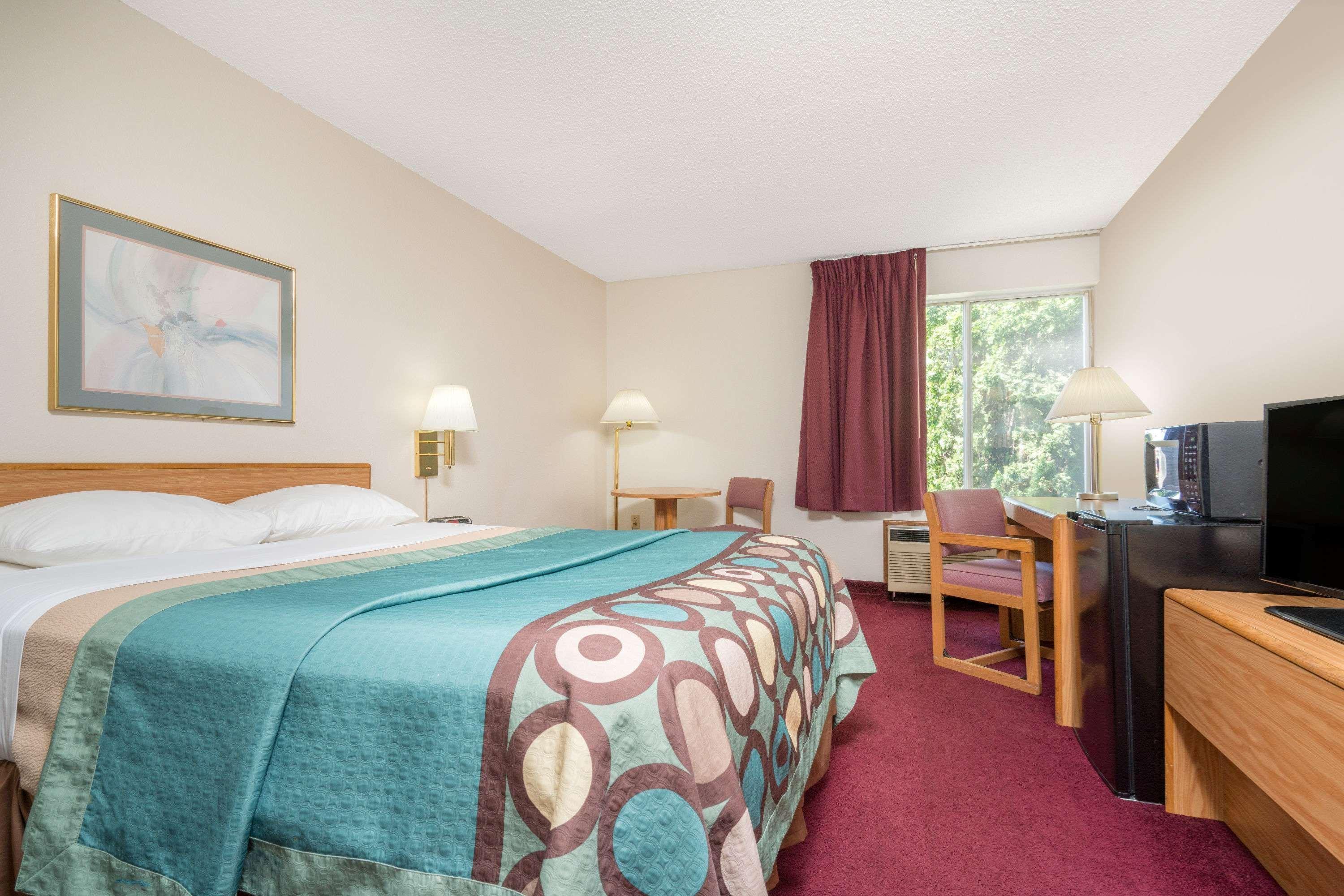 Мотель Super 8 By Wyndham Menomonie Wi Экстерьер фото