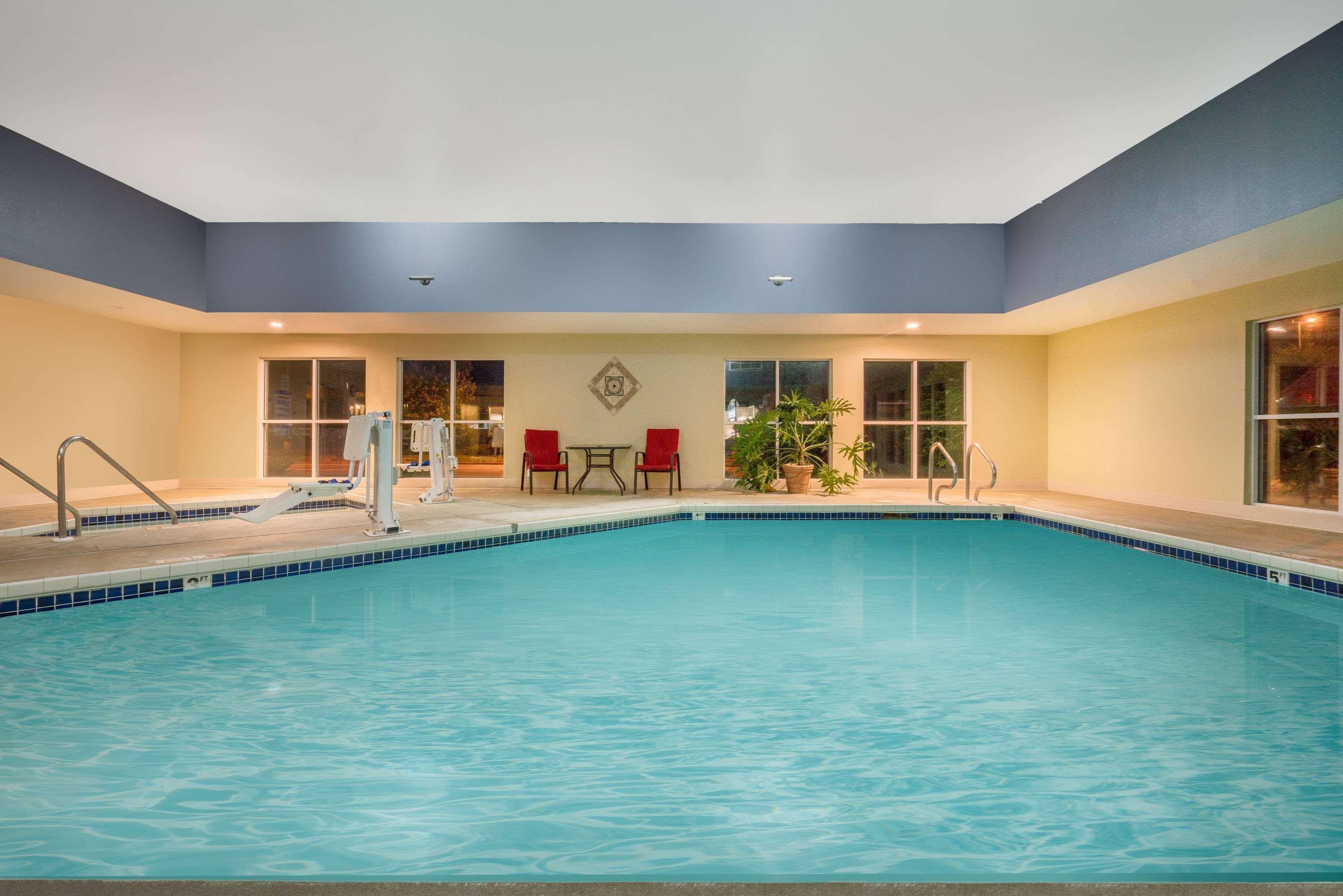 Мотель Super 8 By Wyndham Menomonie Wi Экстерьер фото
