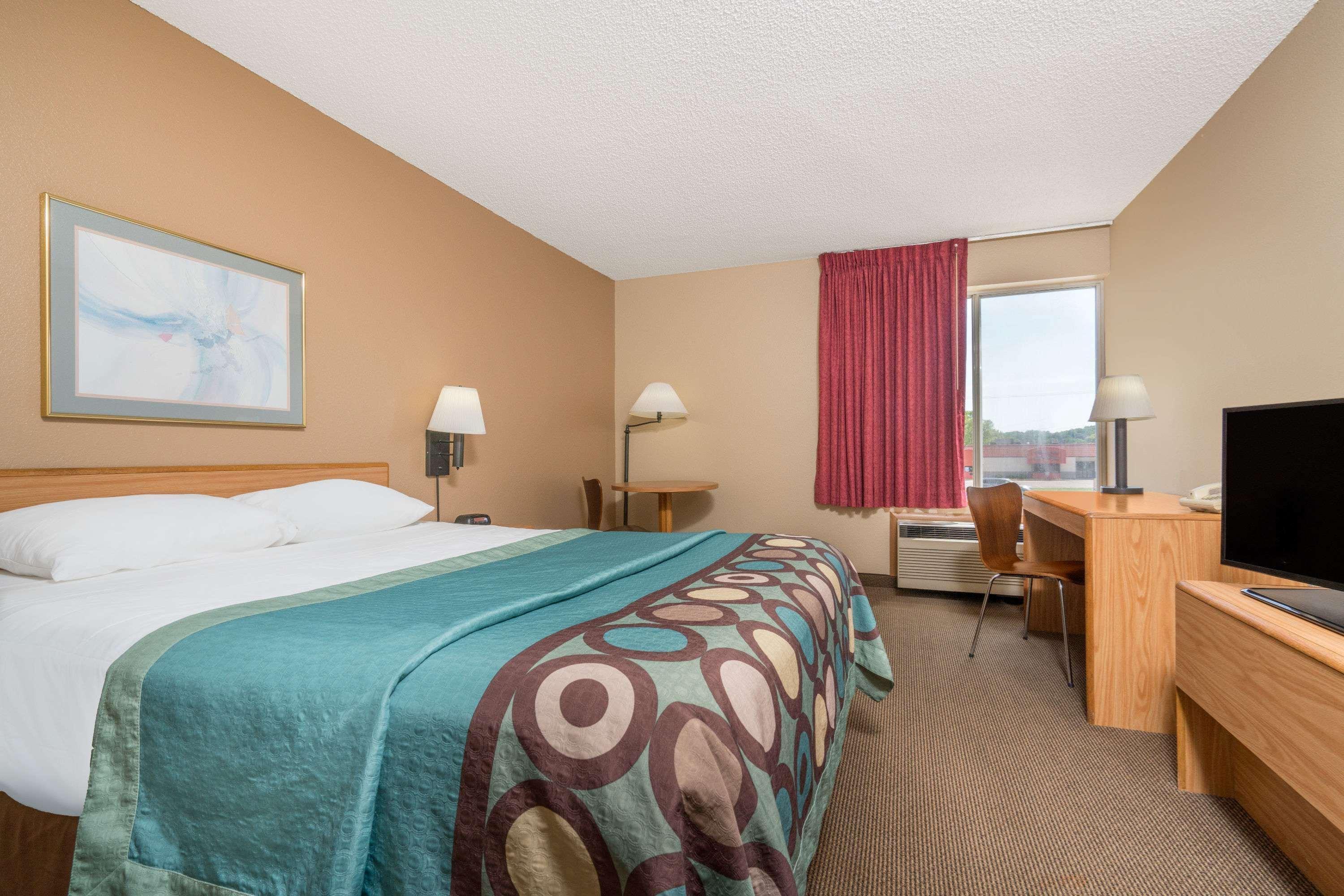 Мотель Super 8 By Wyndham Menomonie Wi Экстерьер фото