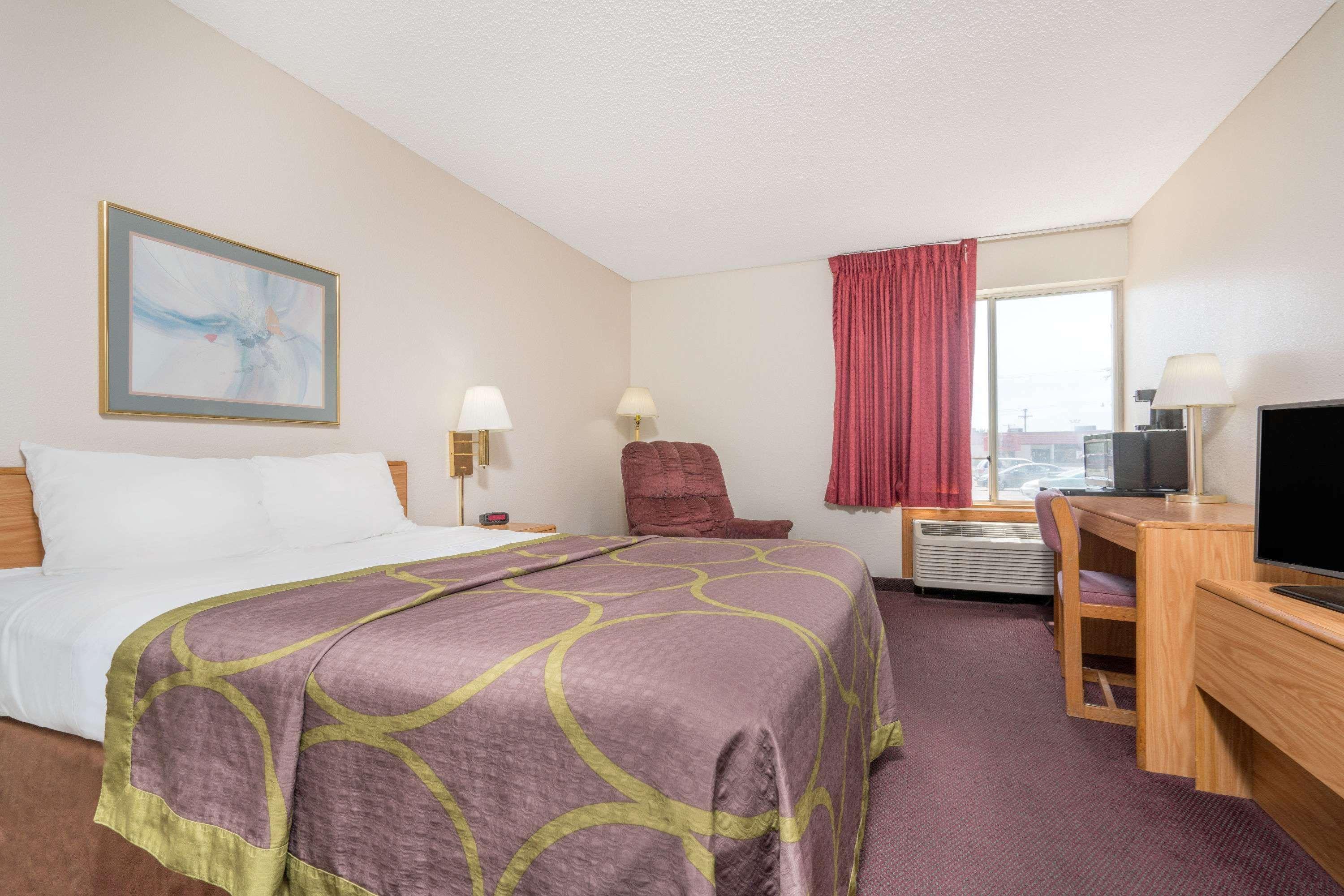Мотель Super 8 By Wyndham Menomonie Wi Экстерьер фото