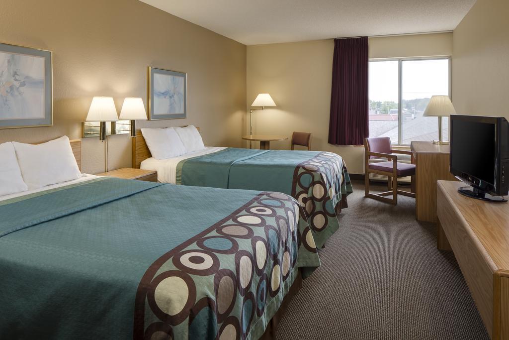 Мотель Super 8 By Wyndham Menomonie Wi Экстерьер фото