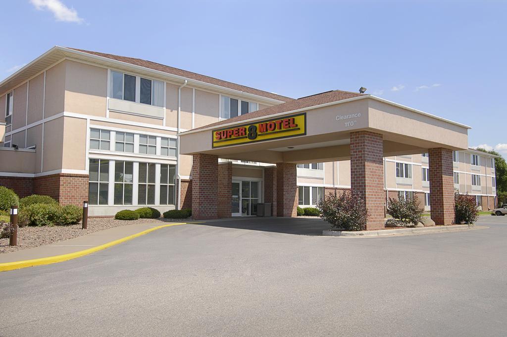 Мотель Super 8 By Wyndham Menomonie Wi Экстерьер фото