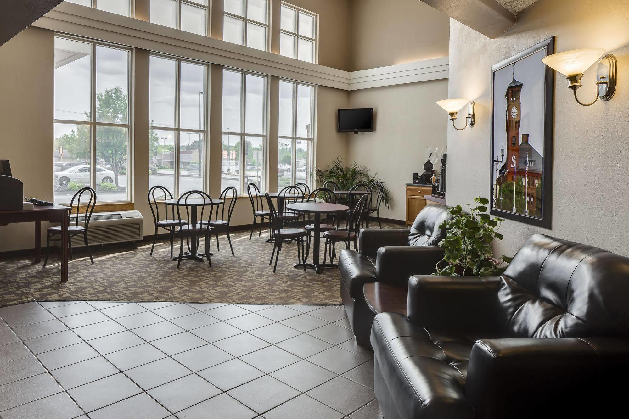 Мотель Super 8 By Wyndham Menomonie Wi Экстерьер фото